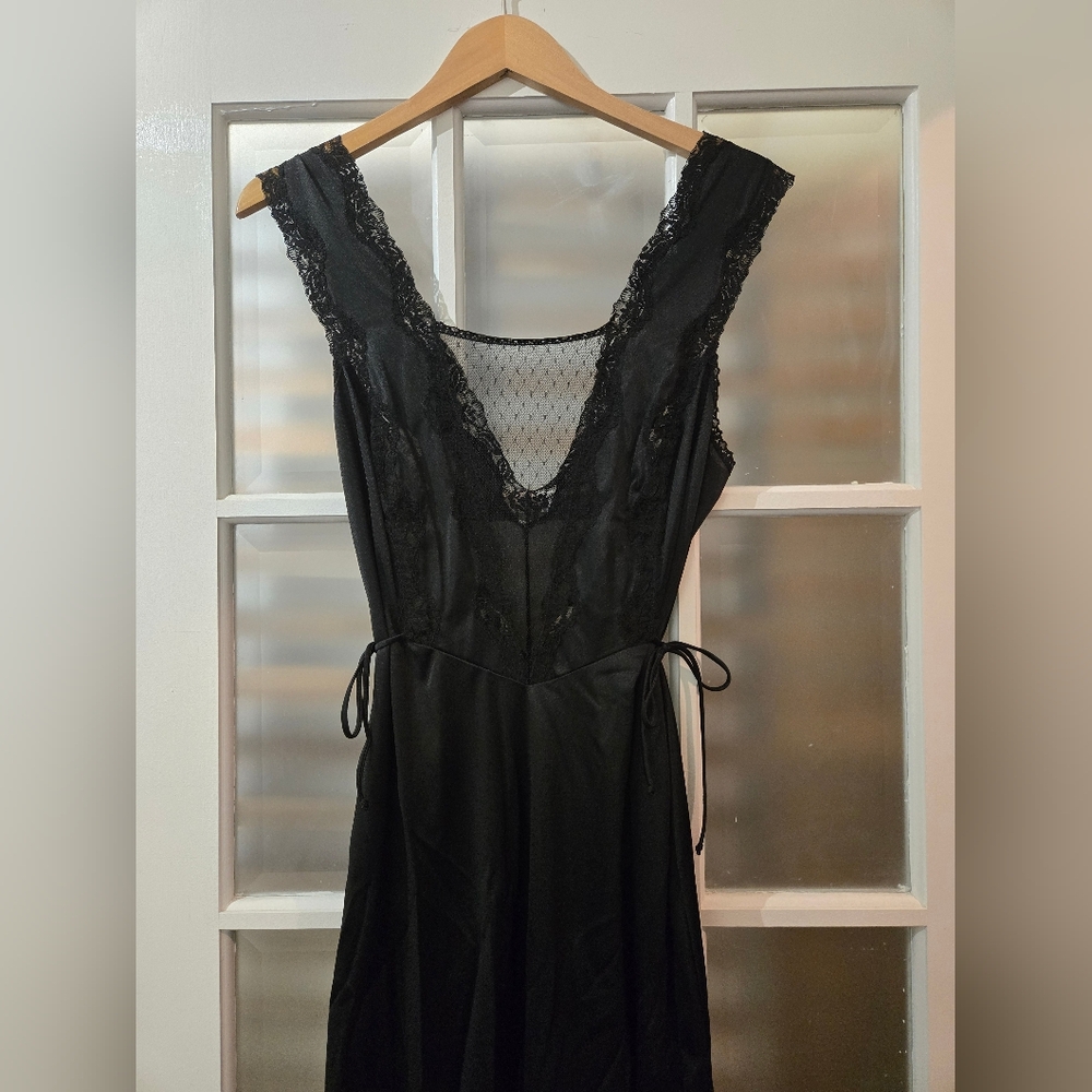 Elegant Black Lace Nightgown